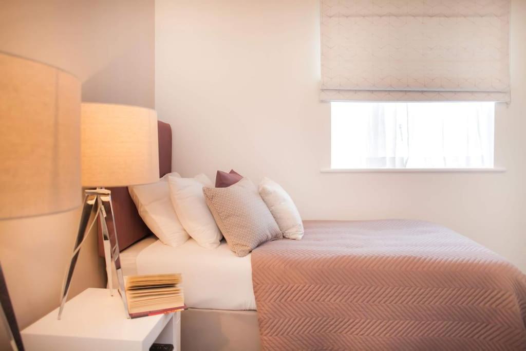 Stylish And Central Two Bedroom & Two Bathroom Apartment With Free Parking Exterior photo